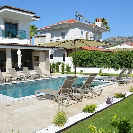 Sahra Premium - Luxury 4 Bedroom With Private Pool & Garden In Dalyan Center *