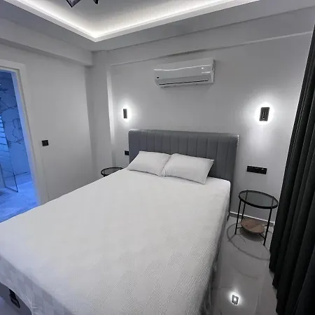 Sahra Premium - Luxury 4 Bedroom With Private Pool & Garden In Dalyan Center *
