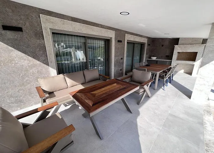 Sahra Premium - Luxury 4 Bedroom With Private Pool & Garden In Dalyan Center Villa