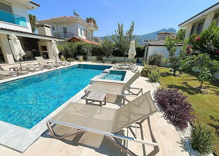 Sahra Premium - Luxury 4 Bedroom With Private Pool & Garden In Dalyan Center Ortaca