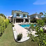 Sahra Premium - Luxury 4 Bedroom With Private Pool & Garden In Dalyan Center ヴィラ *