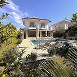 Sahra Premium - Luxury 4 Bedroom With Private Pool & Garden In Dalyan Center *