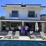 ヴィラ Sahra Premium - Luxury 4 Bedroom With Private Pool & Garden In Dalyan Center オルタジャ