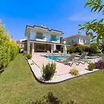 Sahra Premium - Luxury 4 Bedroom With Private Pool & Garden In Dalyan Center オルタジャ