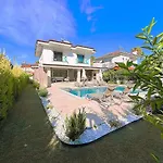 Sahra Premium - Luxury 4 Bedroom With Private Pool & Garden In Dalyan Center ヴィラ オルタジャ