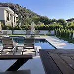 ヴィラ Sahra Premium - Luxury 4 Bedroom With Private Pool & Garden In Dalyan Center オルタジャ