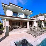 ヴィラ Sahra Premium - Luxury 4 Bedroom With Private Pool & Garden In Dalyan Center オルタジャ