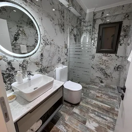 Sahra Premium - Luxury 4 Bedroom With Private Pool & Garden In Dalyan Center