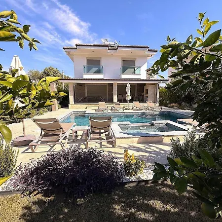 Вилла Sahra Premium - Luxury 4 Bedroom With Private Pool & Garden In Dalyan Center Ортаджа