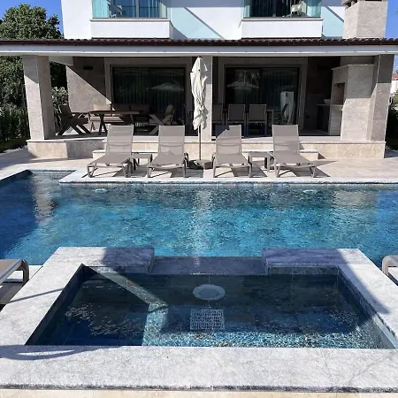 Sahra Premium - Luxury 4 Bedroom With Private Pool & Garden In Dalyan Center