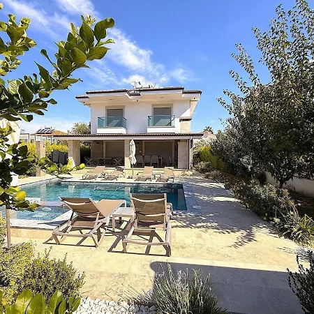 Sahra Premium - Luxury 4 Bedroom With Private Pool & Garden In Dalyan Center *