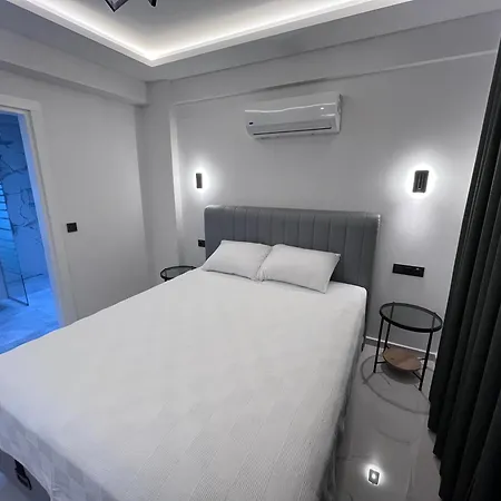 Sahra Premium - Luxury 4 Bedroom With Private Pool & Garden In Dalyan Center