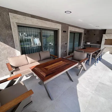 Sahra Premium - Luxury 4 Bedroom With Private Pool & Garden In Dalyan Center
