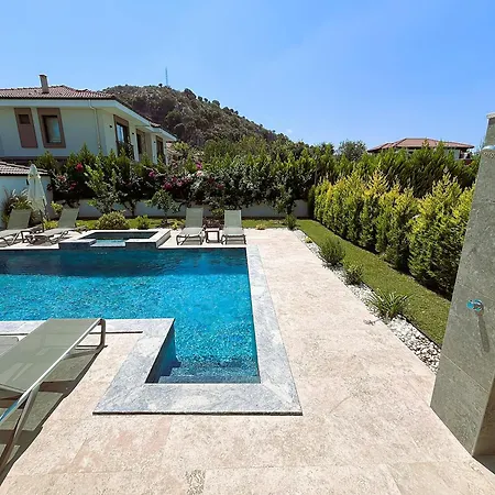 Sahra Premium - Luxury 4 Bedroom With Private Pool & Garden In Dalyan Center *