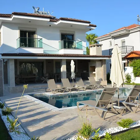 Sahra Premium - Luxury 4 Bedroom With Private Pool & Garden In Dalyan Center *