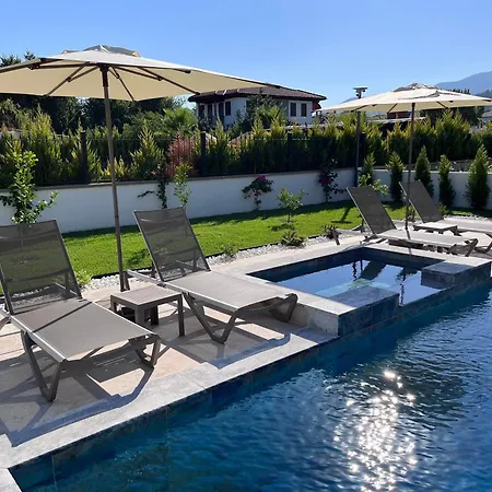 Sahra Premium - Luxury 4 Bedroom With Private Pool & Garden In Dalyan Center *