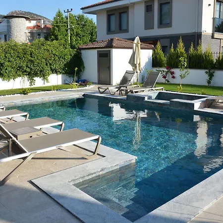 Sahra Premium - Luxury 4 Bedroom With Private Pool & Garden In Dalyan Center