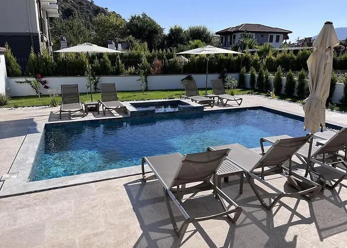 Sahra Premium - Luxury 4 Bedroom With Private Pool & Garden In Dalyan Center *