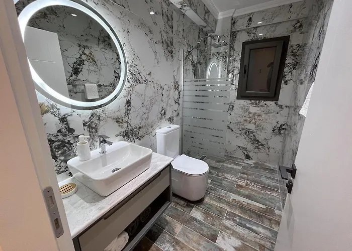 Sahra Premium - Luxury 4 Bedroom With Private Pool & Garden In Dalyan Center