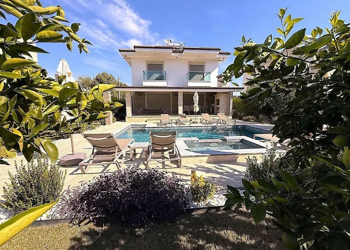 Villa Sahra Premium - Luxury 4 Bedroom With Private Pool & Garden In Dalyan Center Ortaca