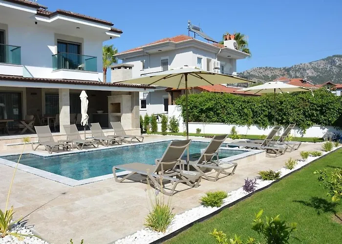 Sahra Premium - Luxury 4 Bedroom With Private Pool & Garden In Dalyan Center *