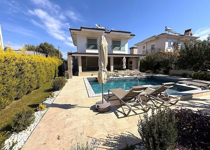 Villa Sahra Premium - Luxury 4 Bedroom With Private Pool & Garden In Dalyan Center *