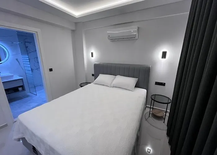 Sahra Premium - Luxury 4 Bedroom With Private Pool & Garden In Dalyan Center *