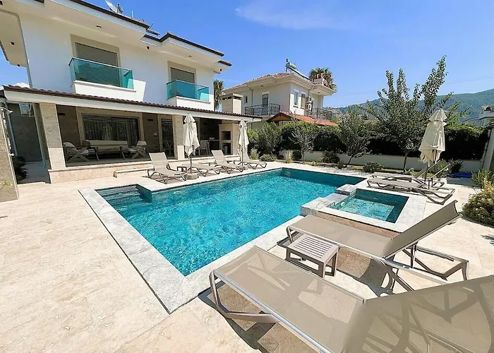 Sahra Premium - Luxury 4 Bedroom With Private Pool & Garden In Dalyan Center Villa