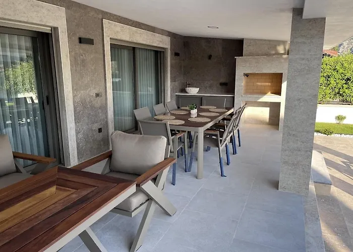 Sahra Premium - Luxury 4 Bedroom With Private Pool & Garden In Dalyan Center Villa