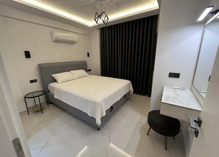 Sahra Premium - Luxury 4 Bedroom With Private Pool & Garden In Dalyan Center Ortaca