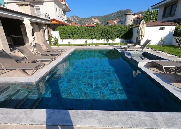 Sahra Premium - Luxury 4 Bedroom With Private Pool & Garden In Dalyan Center