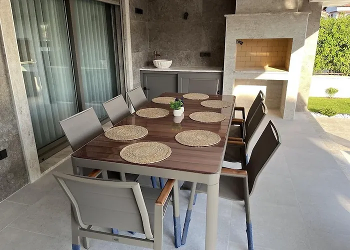 Villa Sahra Premium - Luxury 4 Bedroom With Private Pool & Garden In Dalyan Center *