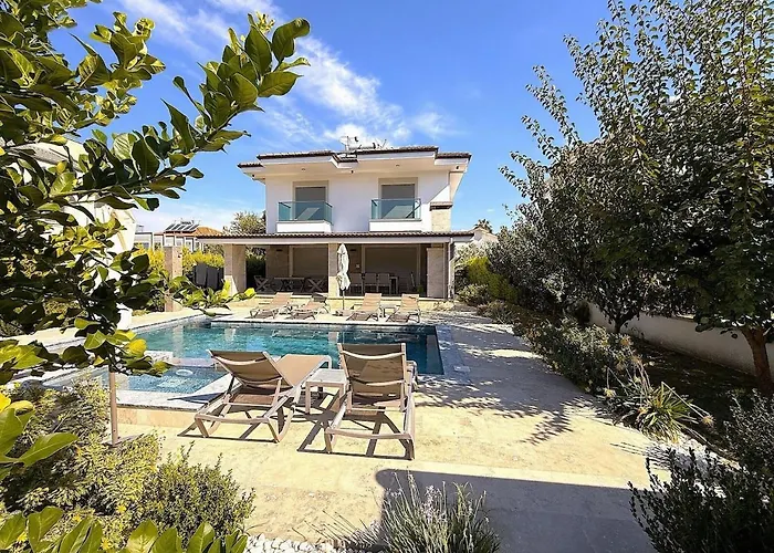 Sahra Premium - Luxury 4 Bedroom With Private Pool & Garden In Dalyan Center *