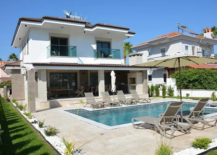 Sahra Premium - Luxury 4 Bedroom With Private Pool & Garden In Dalyan Center Ortaca